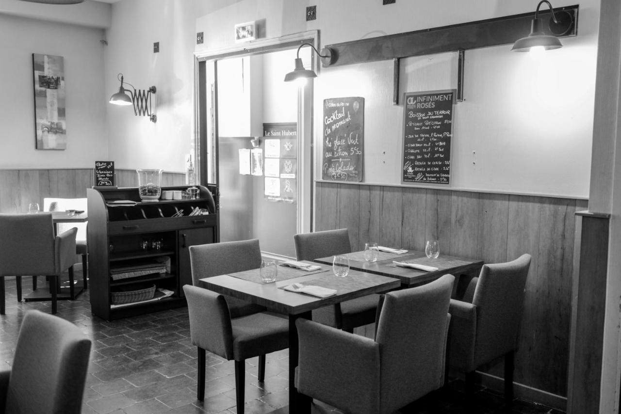 Logis Le Saint Hubert Hotel Haybes Bagian luar foto
