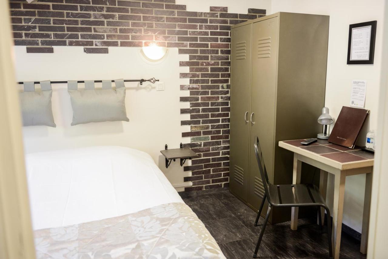 Logis Le Saint Hubert Hotel Haybes Bagian luar foto