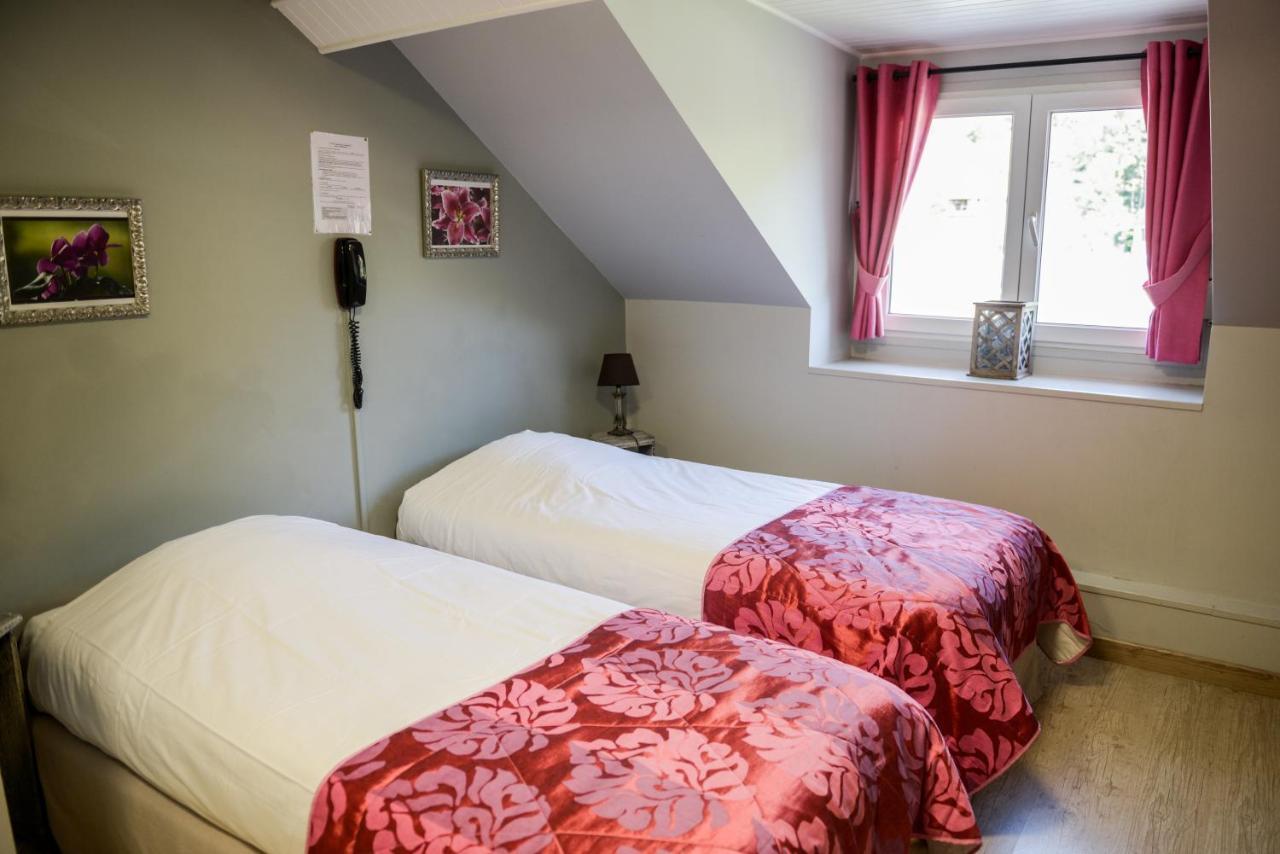 Logis Le Saint Hubert Hotel Haybes Bagian luar foto