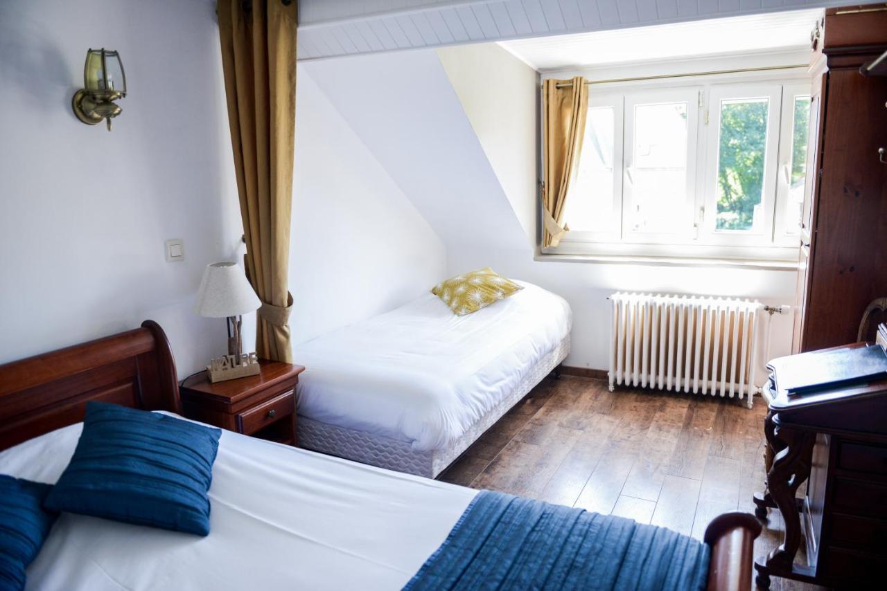 Logis Le Saint Hubert Hotel Haybes Bagian luar foto