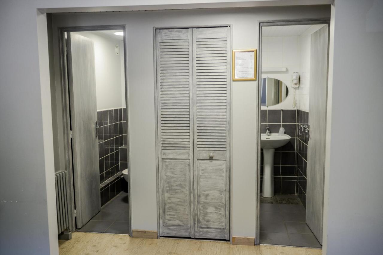 Logis Le Saint Hubert Hotel Haybes Bagian luar foto