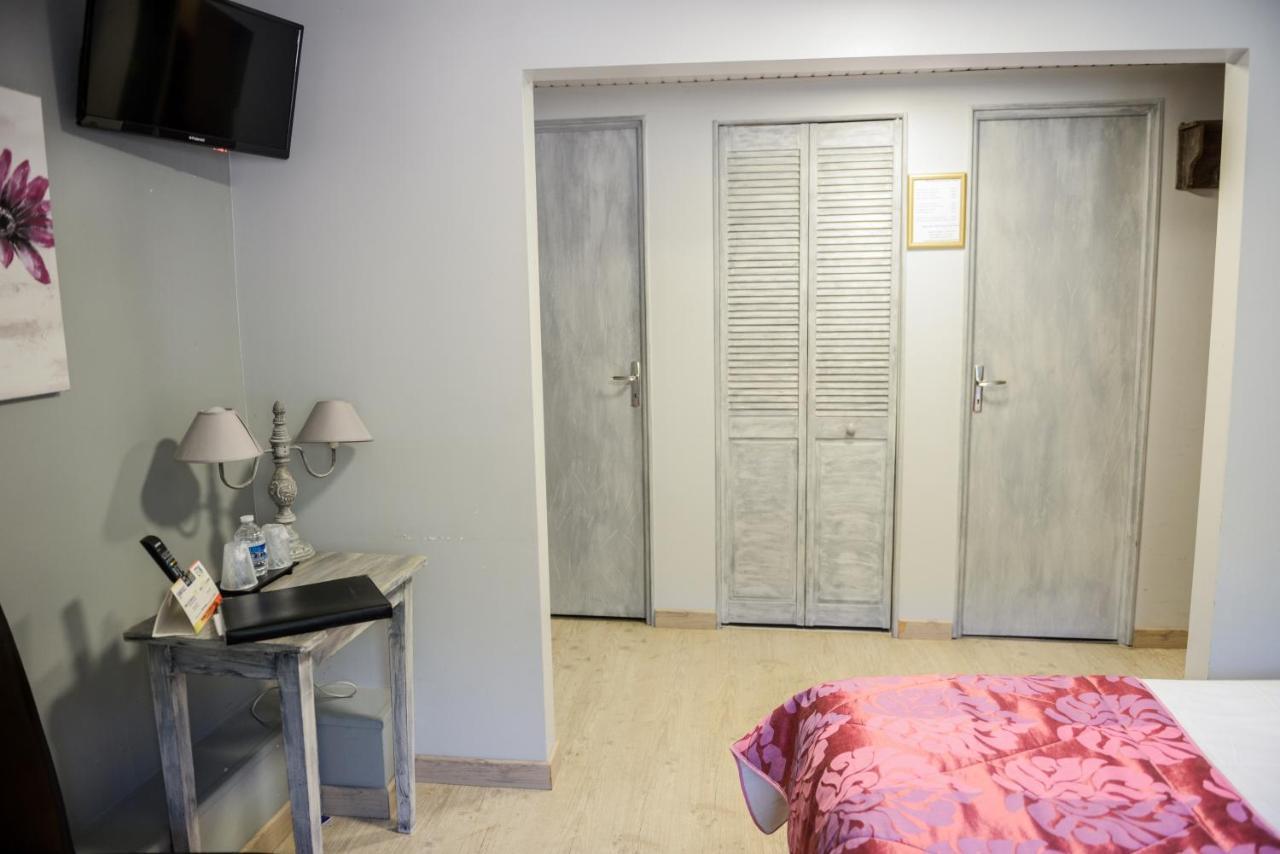 Logis Le Saint Hubert Hotel Haybes Bagian luar foto