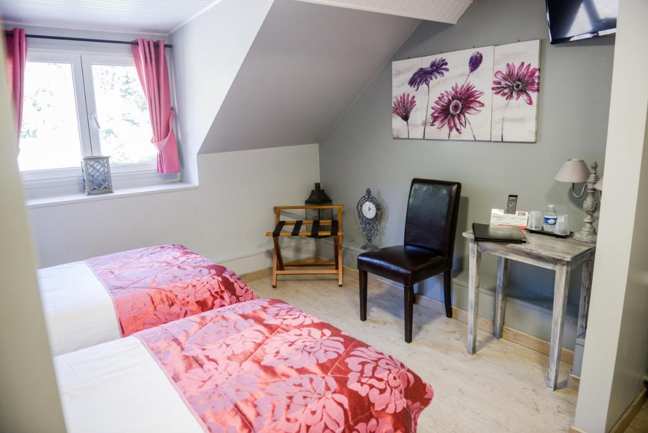 Logis Le Saint Hubert Hotel Haybes Bagian luar foto
