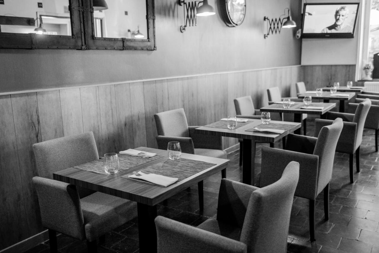 Logis Le Saint Hubert Hotel Haybes Bagian luar foto
