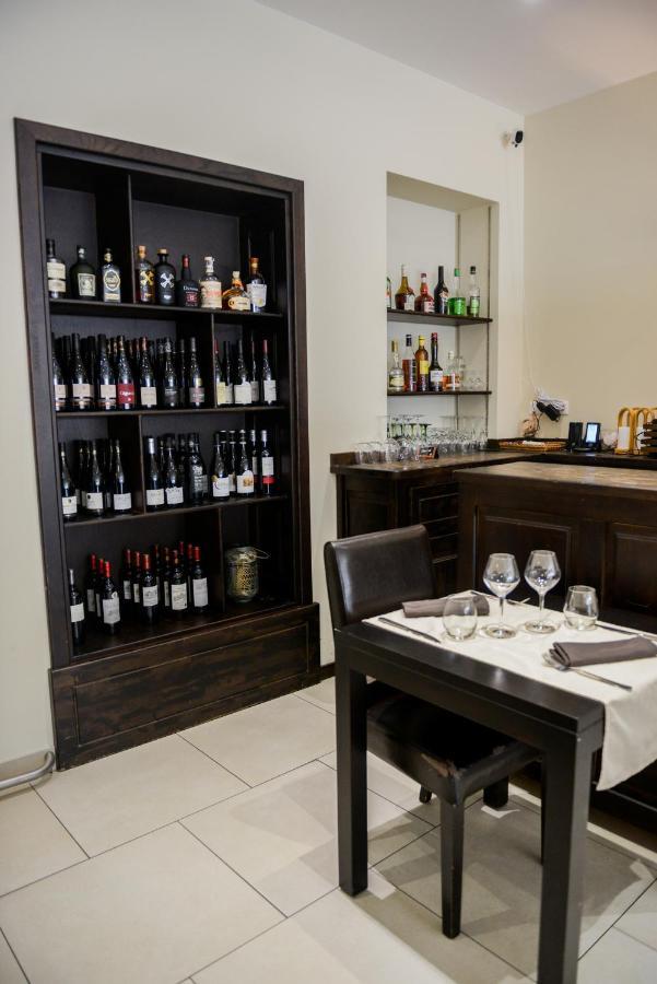 Logis Le Saint Hubert Hotel Haybes Bagian luar foto