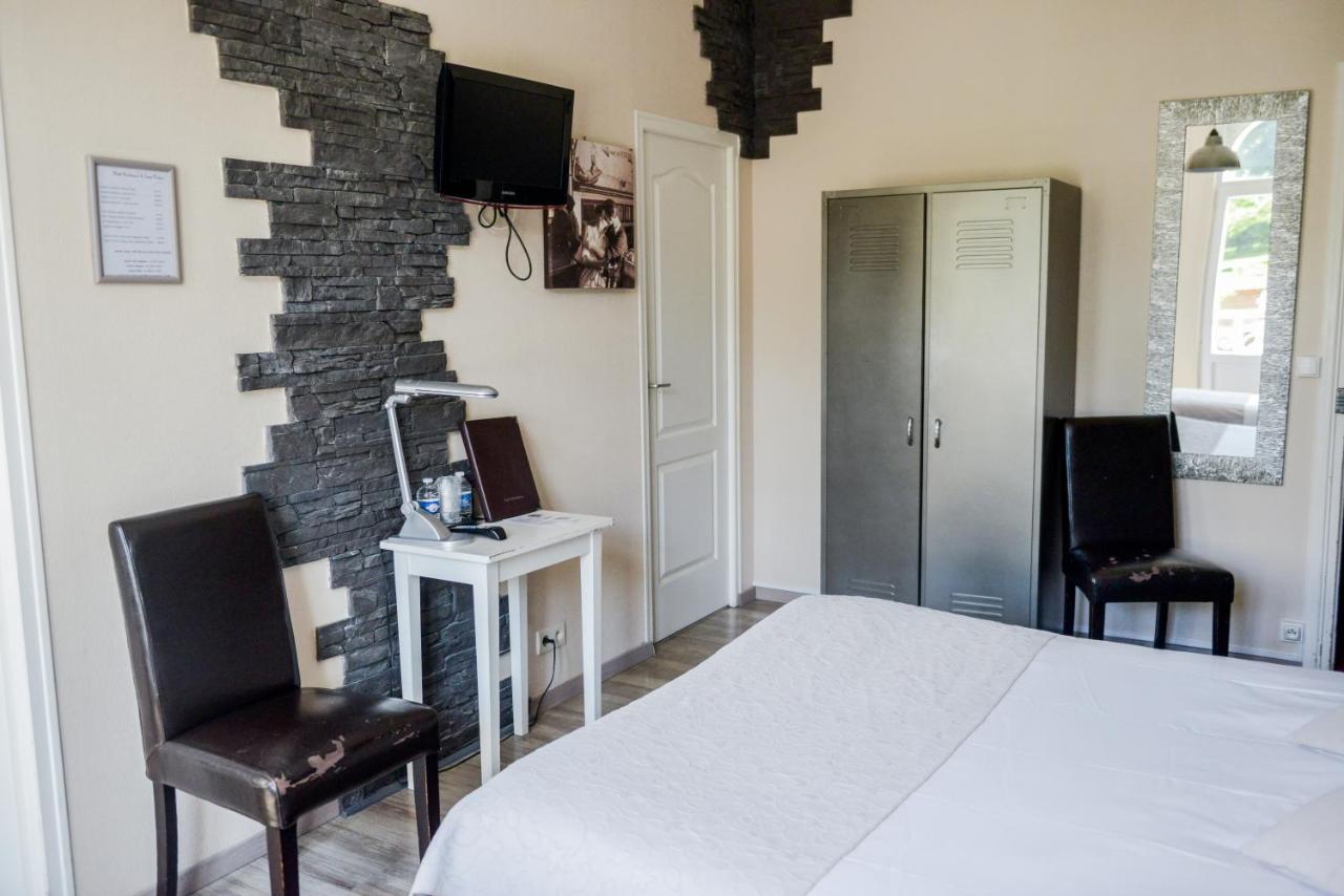 Logis Le Saint Hubert Hotel Haybes Bagian luar foto