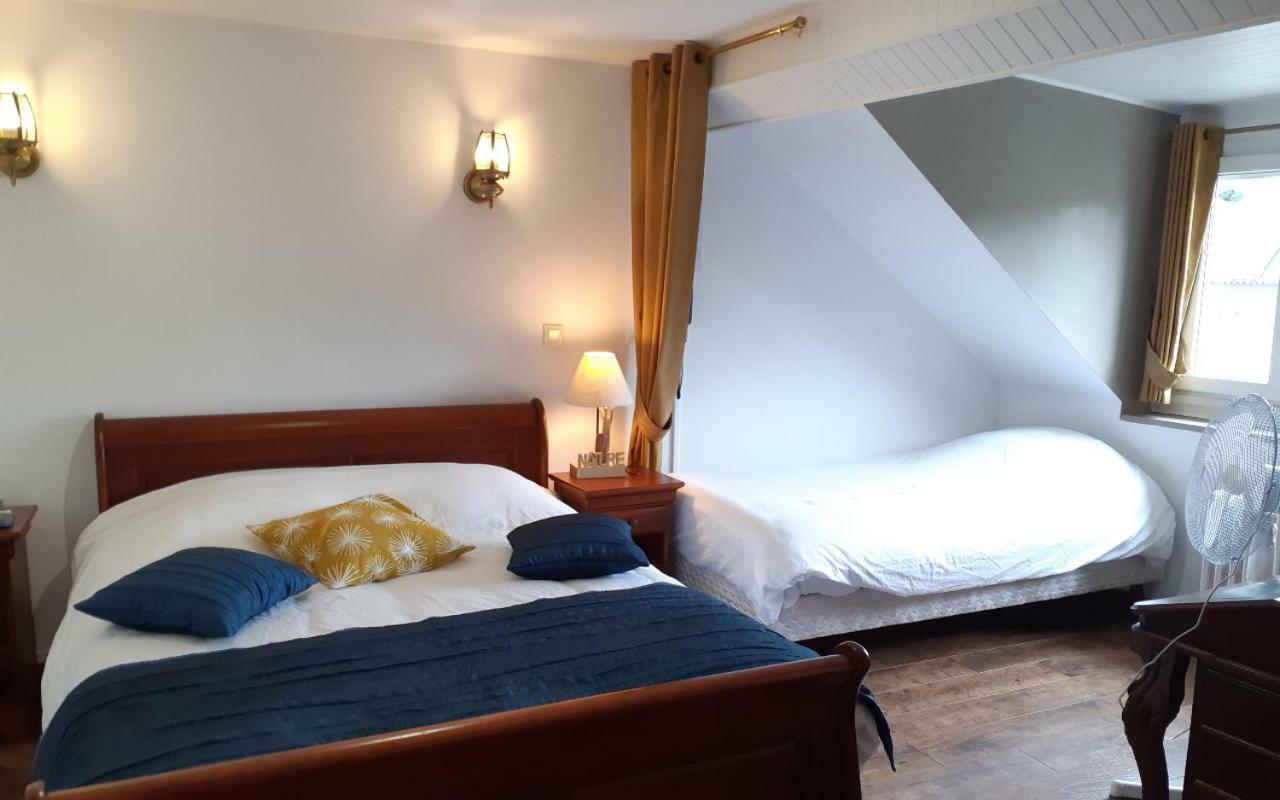 Logis Le Saint Hubert Hotel Haybes Bagian luar foto